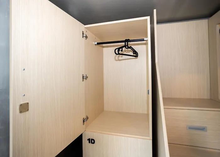 Capsulehotel Dmk Place