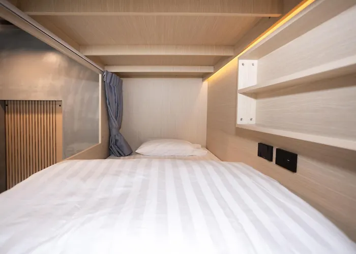 Capsulehotel Dmk Place 3*