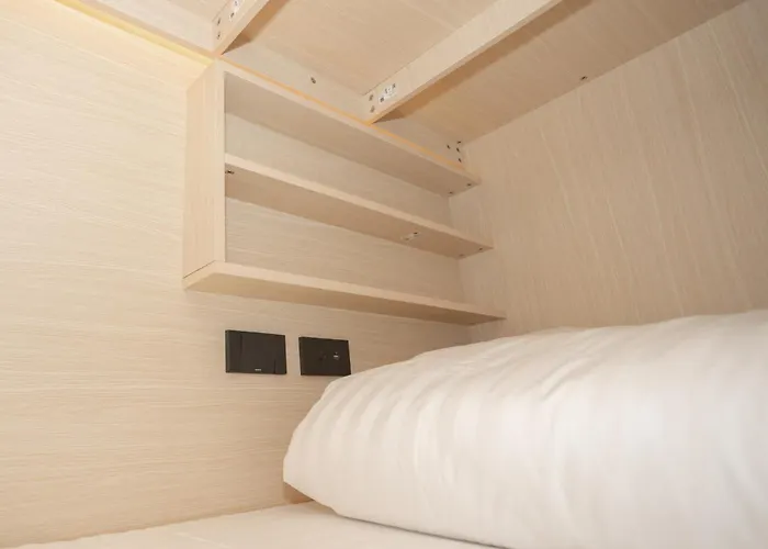 Capsulehotel Dmk Place