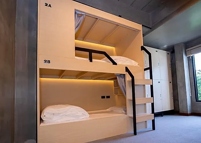 Capsulehotel Dmk Place 3*